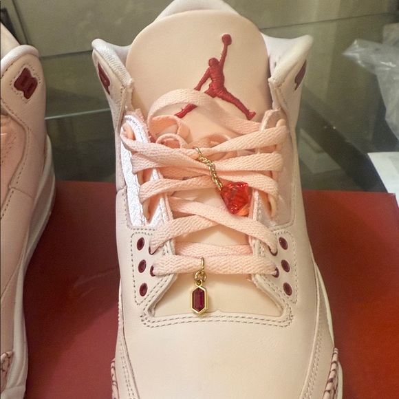 AIR JORDAN 3 RETRO VDAY - Picture 7 of 10